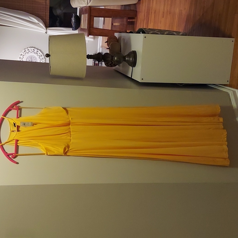 Ann Taylor Yellow halter formal Gown Keyhole Fit & Flare large